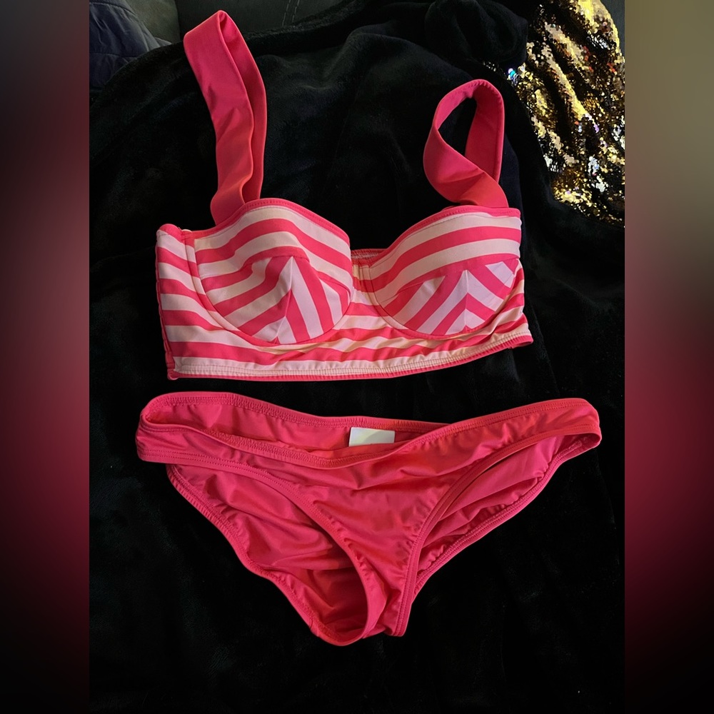 Kate Spade ♠️ Pink striped bikini w solid bottoms. NWOT! Size L